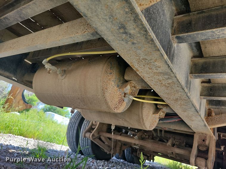 image for item DX7427 2017 B-B Trailers FB8X31TPT equipment trailer