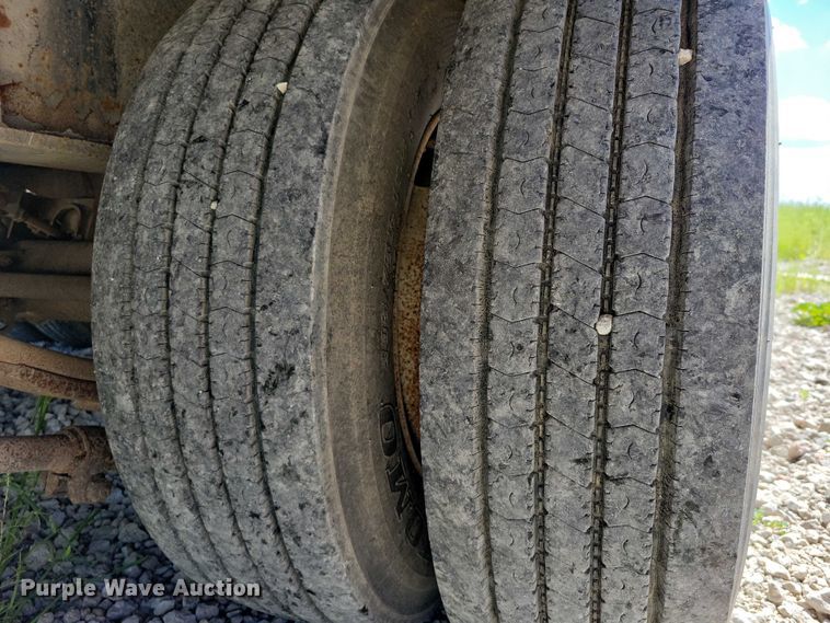 image for item DX7427 2017 B-B Trailers FB8X31TPT equipment trailer