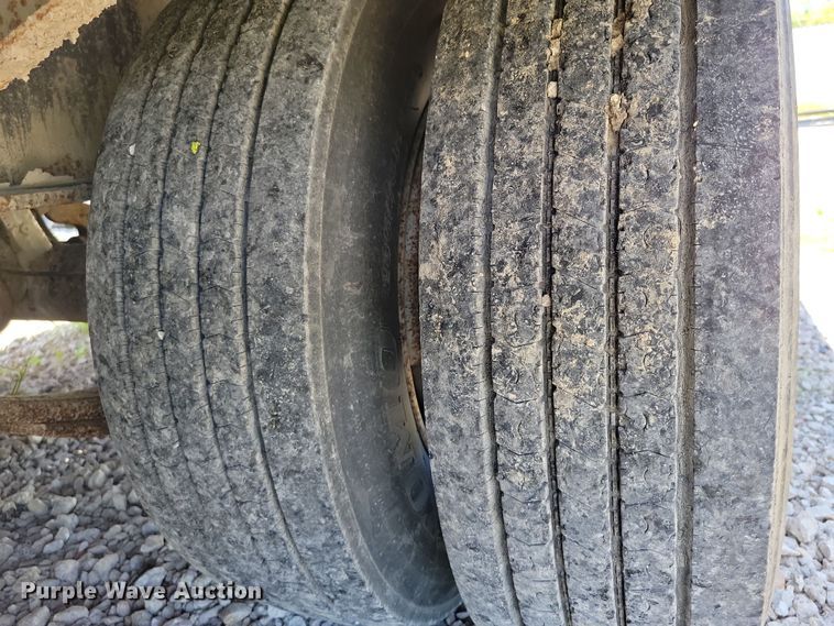 image for item DX7427 2017 B-B Trailers FB8X31TPT equipment trailer