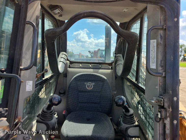 image for item DX7449 2019 Case SV280 skid steer loader