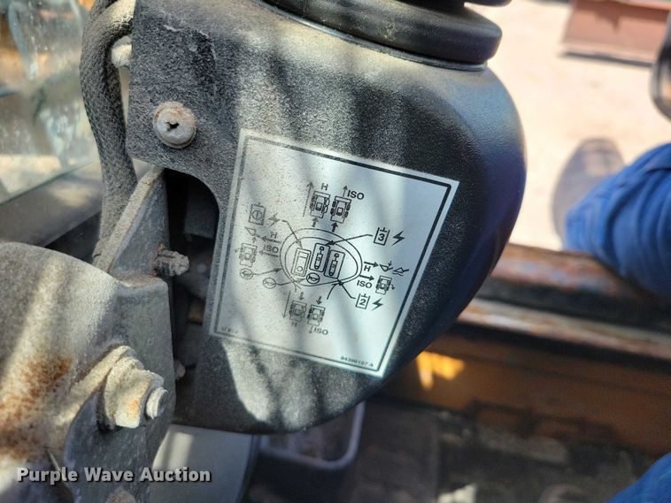 image for item DX7449 2019 Case SV280 skid steer loader