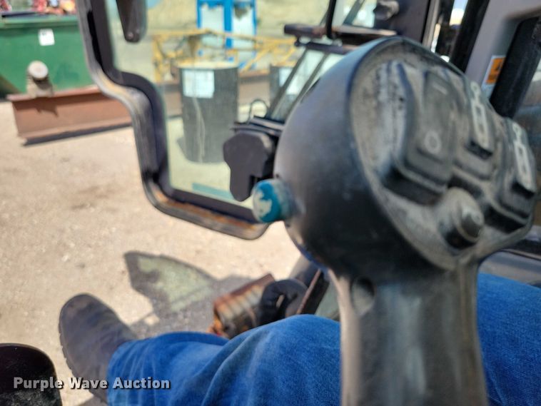 image for item DX7449 2019 Case SV280 skid steer loader