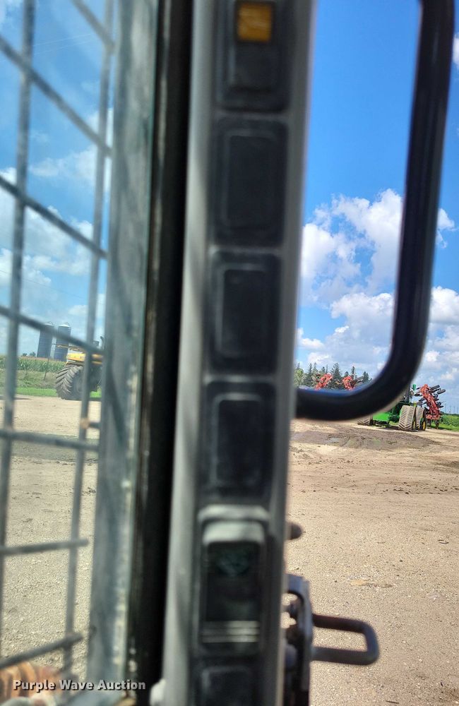 image for item DX7449 2019 Case SV280 skid steer loader