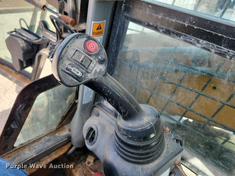 image for item DX7449 2019 Case SV280 skid steer loader