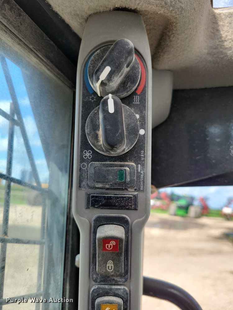 image for item DX7449 2019 Case SV280 skid steer loader