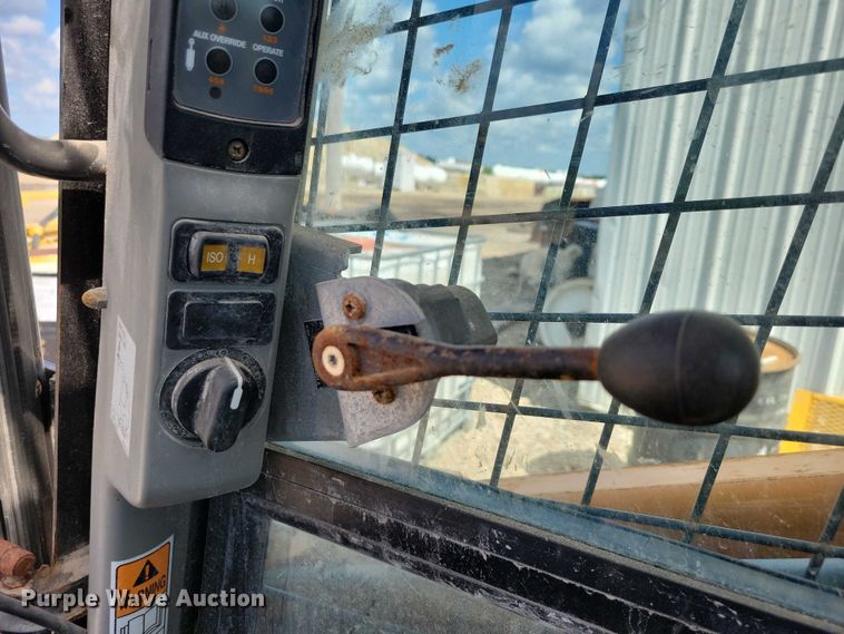 image for item DX7449 2019 Case SV280 skid steer loader