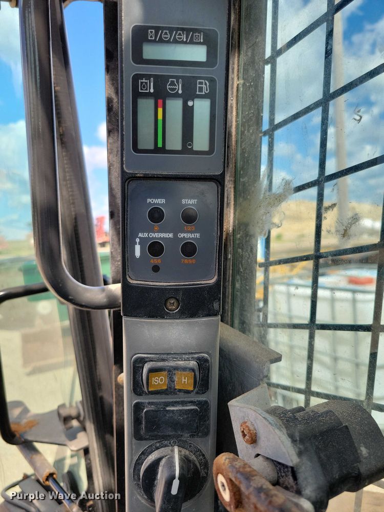 image for item DX7449 2019 Case SV280 skid steer loader