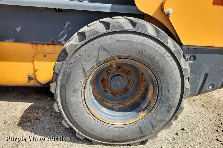 image for item DX7449 2019 Case SV280 skid steer loader