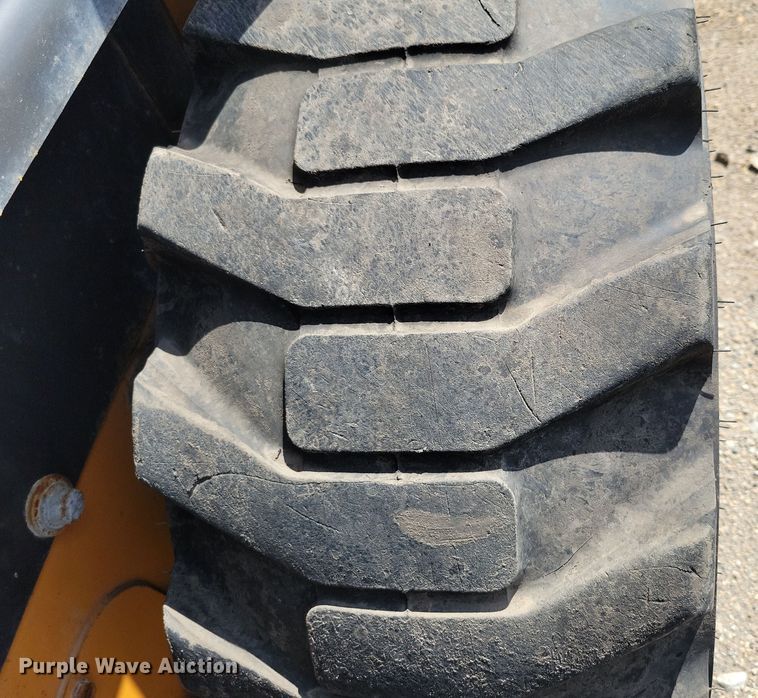 image for item DX7449 2019 Case SV280 skid steer loader