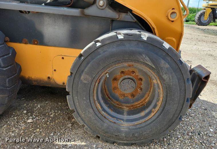 image for item DX7449 2019 Case SV280 skid steer loader