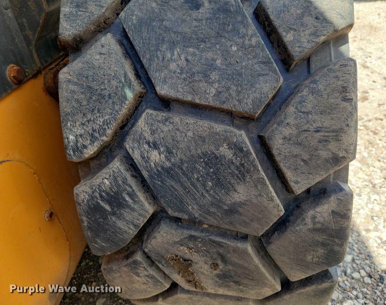 image for item DX7449 2019 Case SV280 skid steer loader