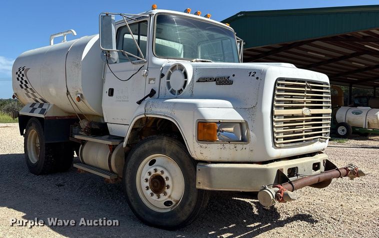 image for item DY0853 1994 Ford LA9000 water truck
