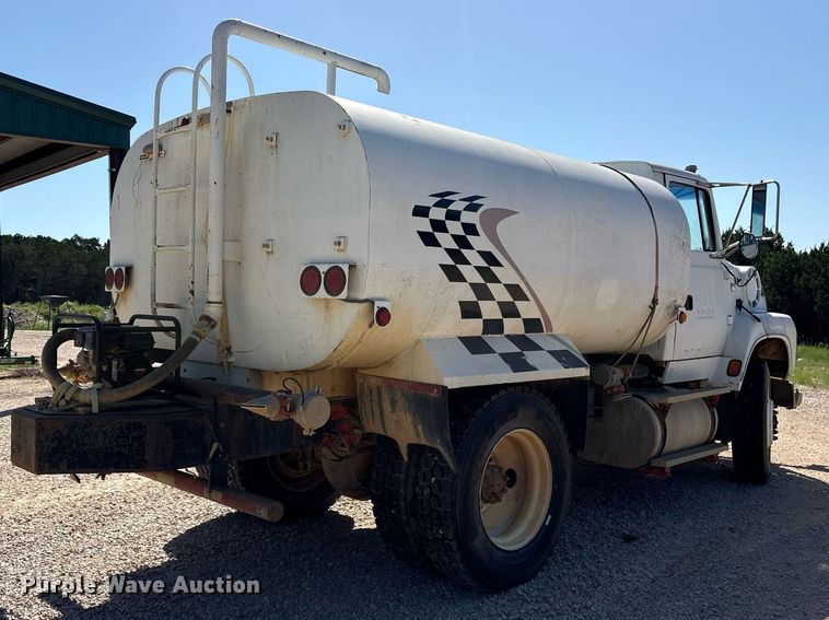 image for item DY0853 1994 Ford LA9000 water truck