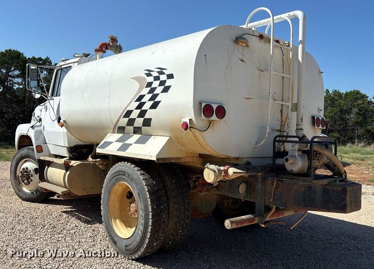 image for item DY0853 1994 Ford LA9000 water truck