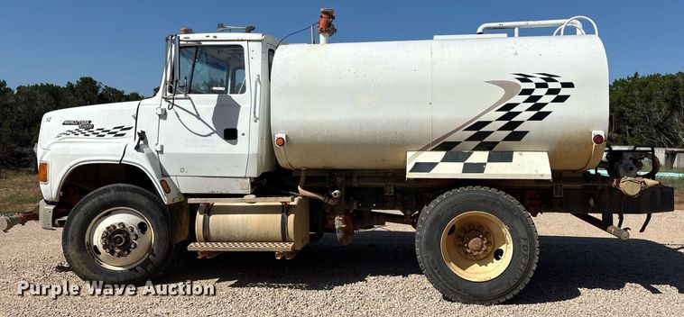 image for item DY0853 1994 Ford LA9000 water truck