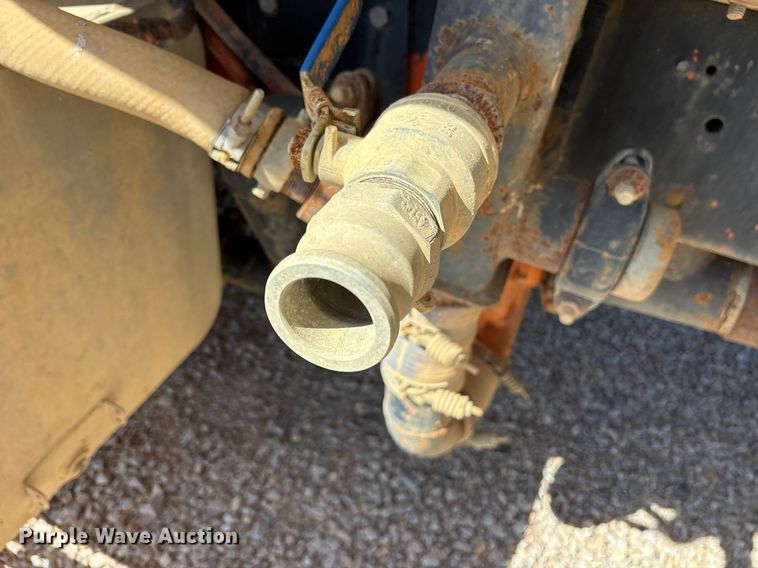 image for item DY0853 1994 Ford LA9000 water truck