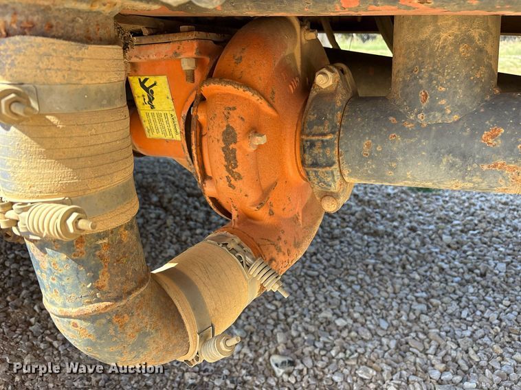 image for item DY0853 1994 Ford LA9000 water truck