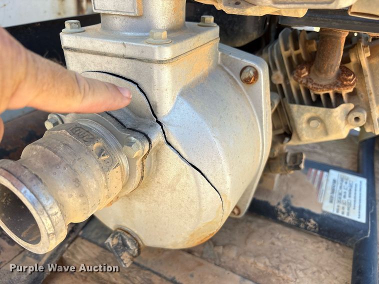 image for item DY0853 1994 Ford LA9000 water truck