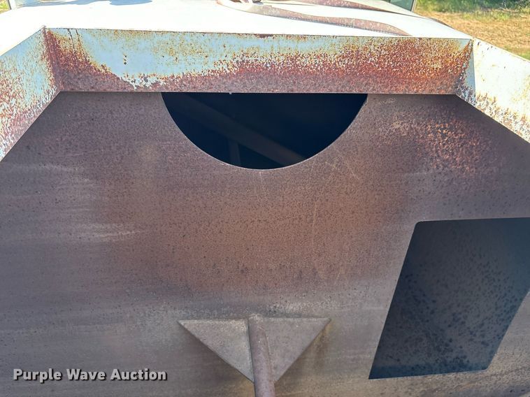 image for item DY0853 1994 Ford LA9000 water truck