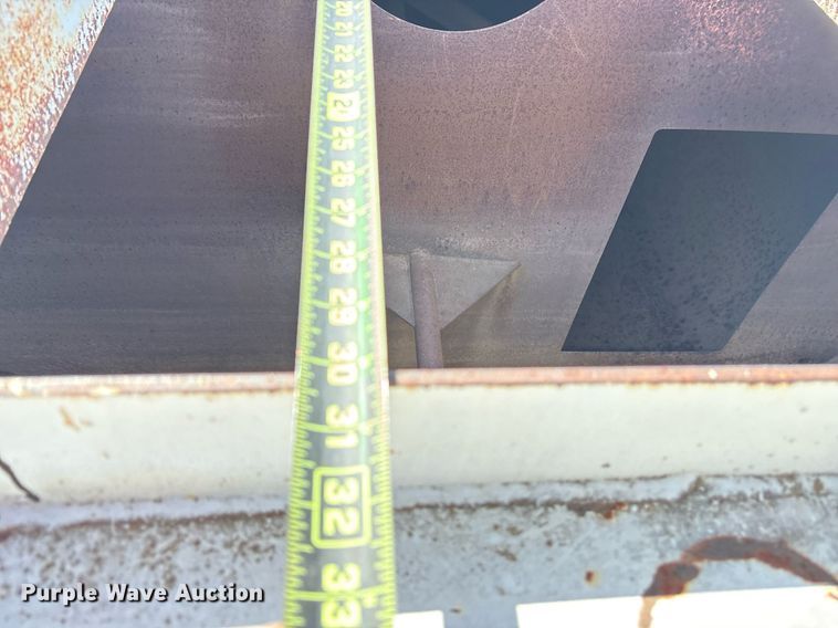 image for item DY0853 1994 Ford LA9000 water truck