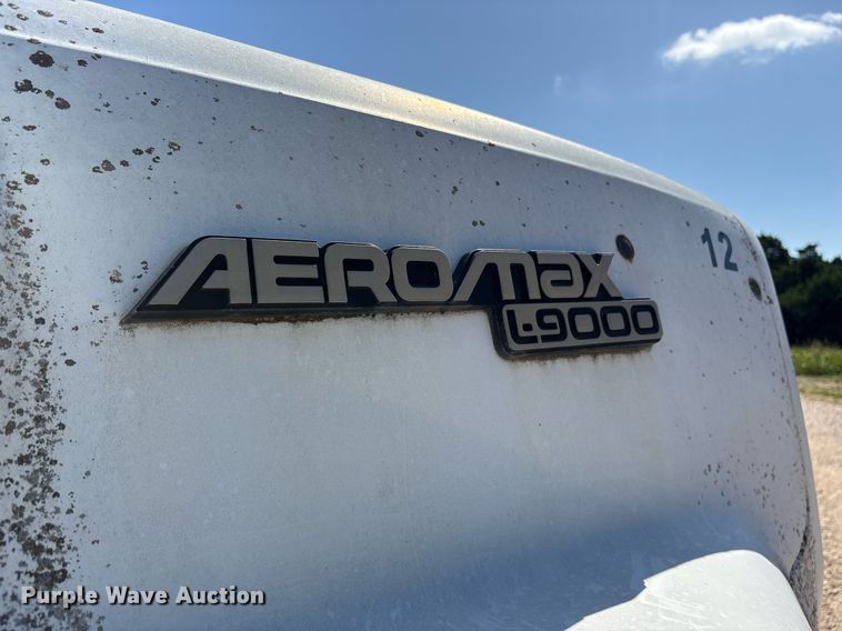 image for item DY0853 1994 Ford LA9000 water truck