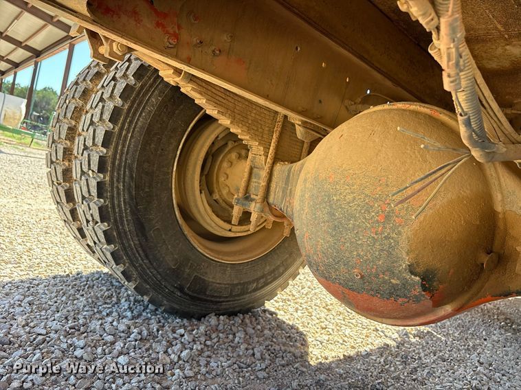 image for item DY0853 1994 Ford LA9000 water truck