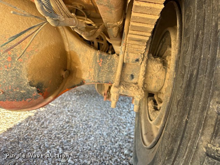 image for item DY0853 1994 Ford LA9000 water truck