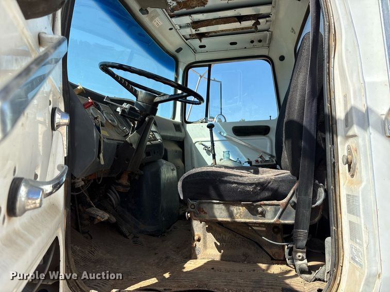 image for item DY0853 1994 Ford LA9000 water truck