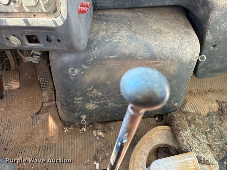 image for item DY0853 1994 Ford LA9000 water truck