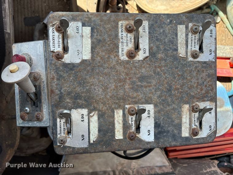 image for item DY0853 1994 Ford LA9000 water truck