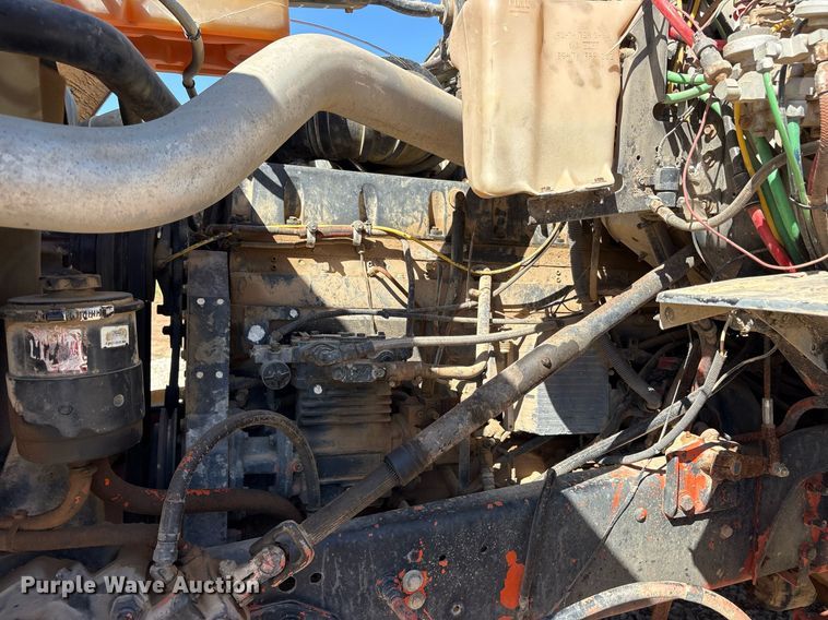 image for item DY0853 1994 Ford LA9000 water truck