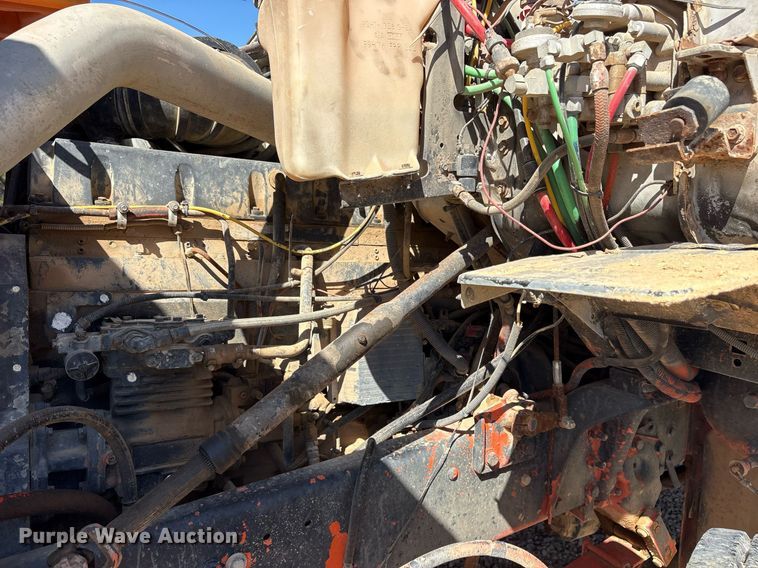 image for item DY0853 1994 Ford LA9000 water truck