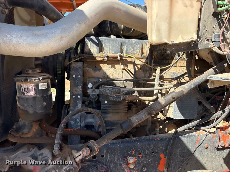 image for item DY0853 1994 Ford LA9000 water truck