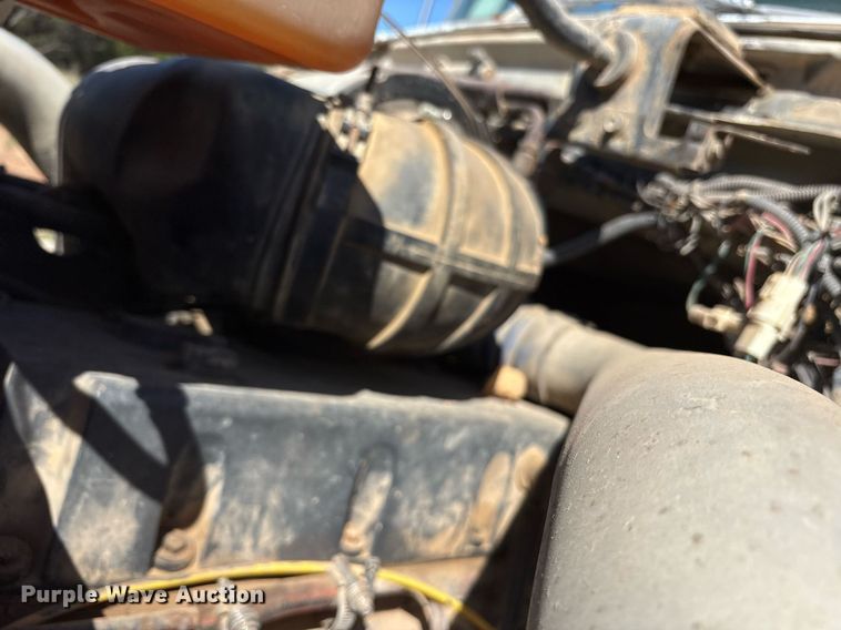 image for item DY0853 1994 Ford LA9000 water truck