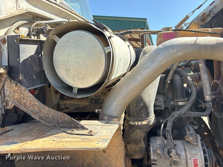 image for item DY0853 1994 Ford LA9000 water truck