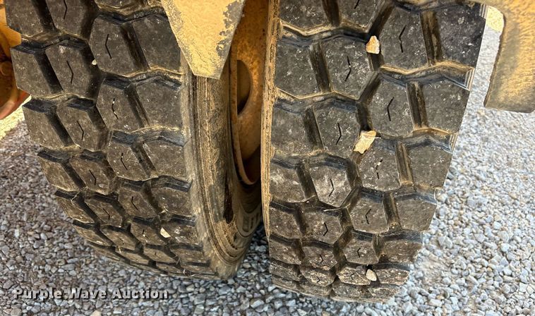 image for item DY0853 1994 Ford LA9000 water truck