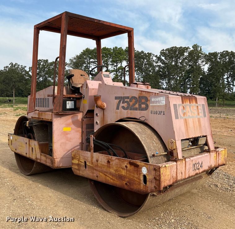 image for item DY0945 1990 Case 752B double drum vibratory roller