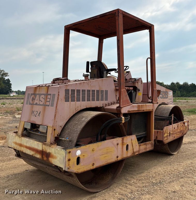 image for item DY0945 1990 Case 752B double drum vibratory roller