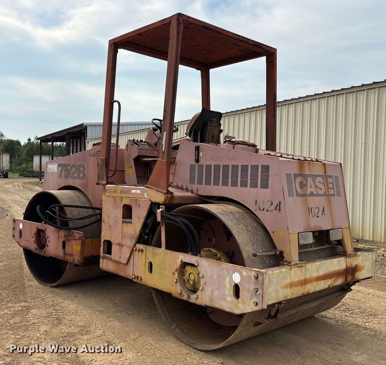 image for item DY0945 1990 Case 752B double drum vibratory roller