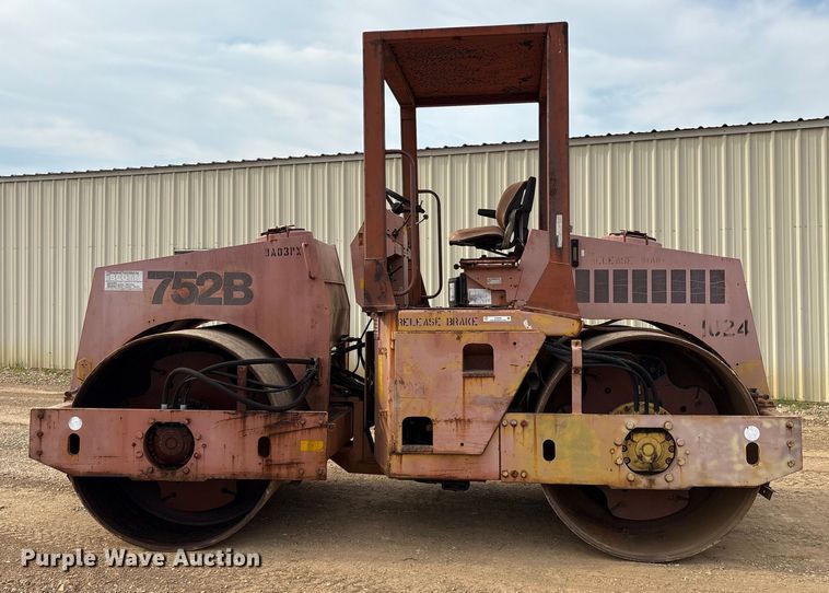 image for item DY0945 1990 Case 752B double drum vibratory roller