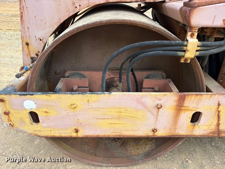 image for item DY0945 1990 Case 752B double drum vibratory roller