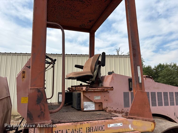 image for item DY0945 1990 Case 752B double drum vibratory roller