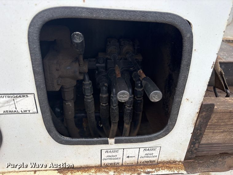 image for item DY0949 2013 Dodge Ram 5500 bucket truck