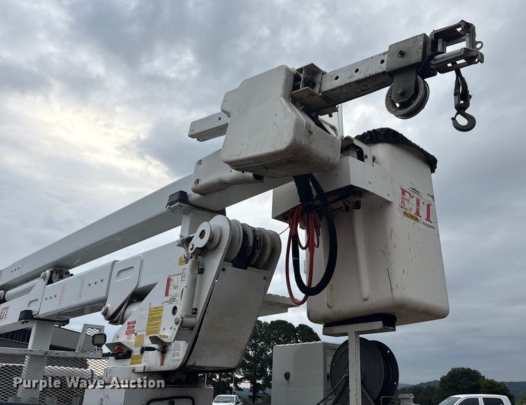 image for item DY0949 2013 Dodge Ram 5500 bucket truck