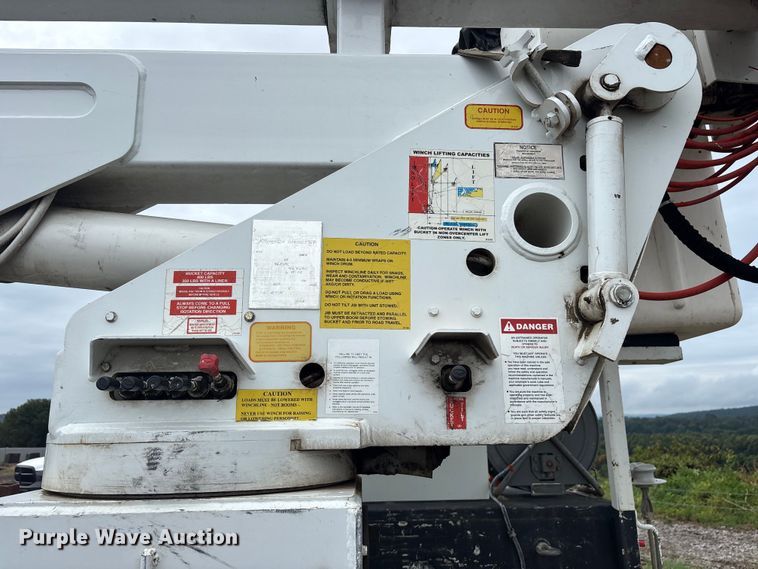 image for item DY0949 2013 Dodge Ram 5500 bucket truck