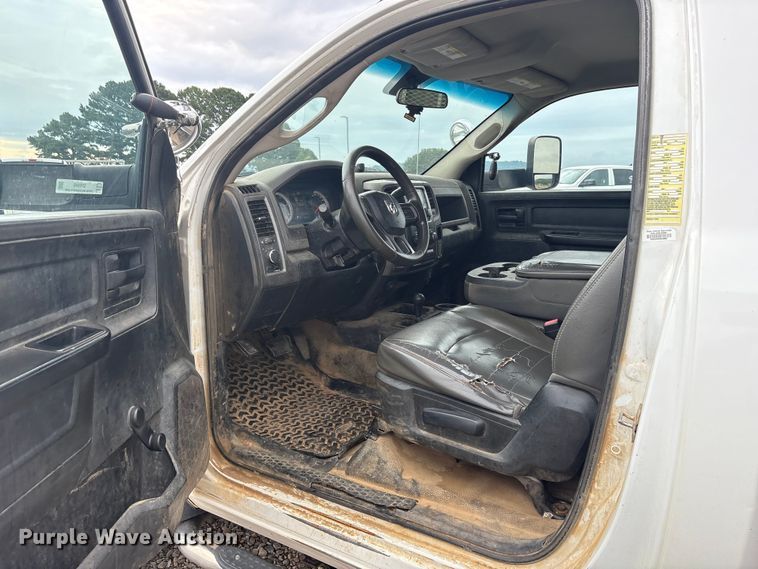 image for item DY0949 2013 Dodge Ram 5500 bucket truck