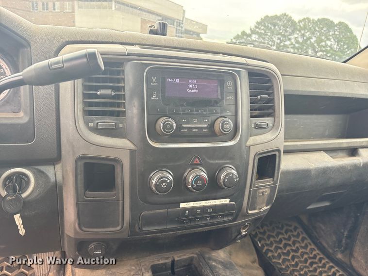 image for item DY0949 2013 Dodge Ram 5500 bucket truck