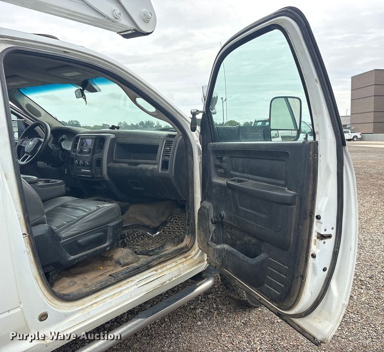 image for item DY0949 2013 Dodge Ram 5500 bucket truck