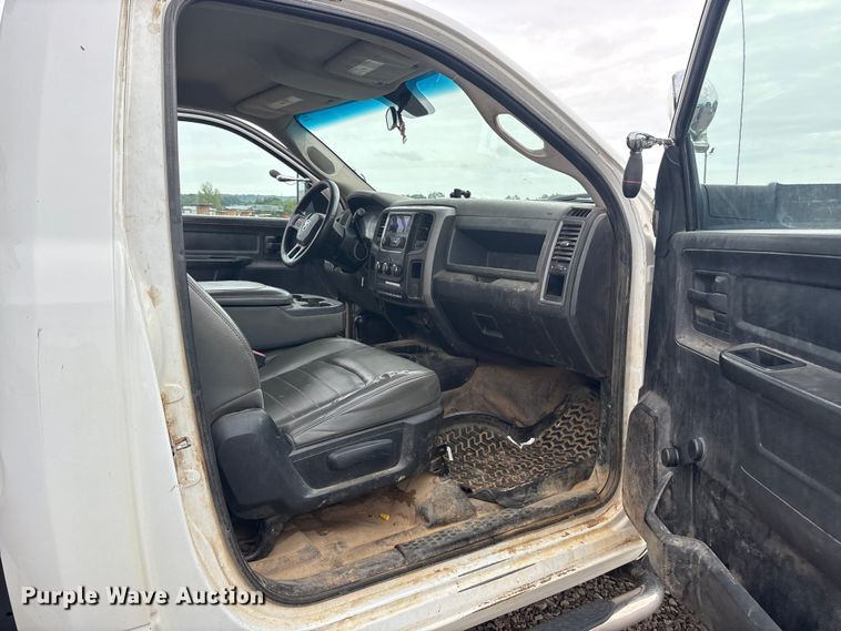 image for item DY0949 2013 Dodge Ram 5500 bucket truck