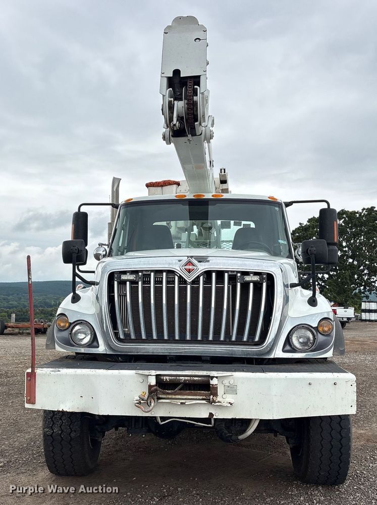 image for item DY0952 2018 International 7500 Bucket truck
